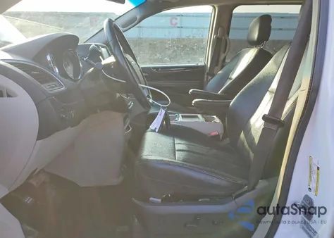 2015 Chrysler Town & Country Touring z USA, uszkodzony, nr VIN 2C4RC1BG0FR618108